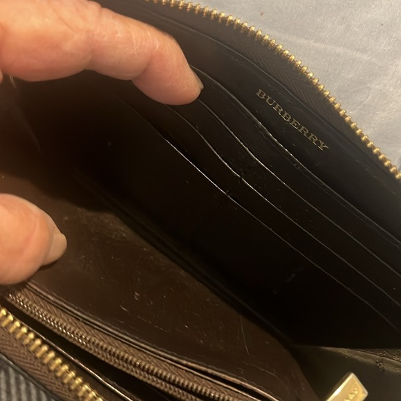Burberry wallet in good condition,
4 1/2” by 7 1/2” pre loved plenty life left - Picture 9 of 11